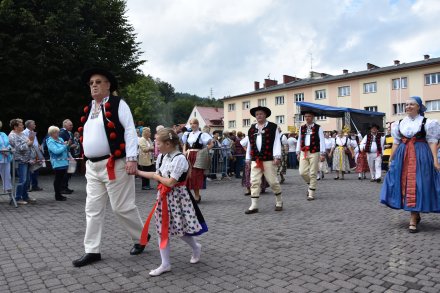 Korowód dożynkowy przeszedł przez Wisłę