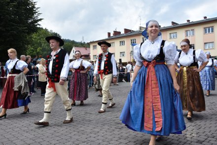 Korowód dożynkowy przeszedł przez Wisłę