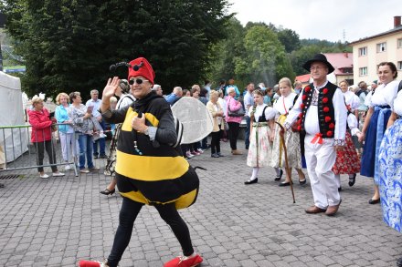 Korowód dożynkowy przeszedł przez Wisłę