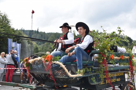 Korowód dożynkowy przeszedł przez Wisłę