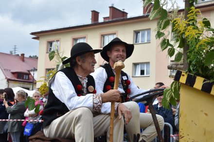 Korowód dożynkowy przeszedł przez Wisłę
