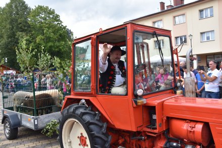 Korowód dożynkowy przeszedł przez Wisłę