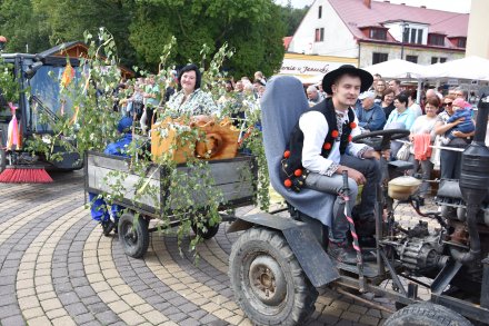 Korowód dożynkowy przeszedł przez Wisłę