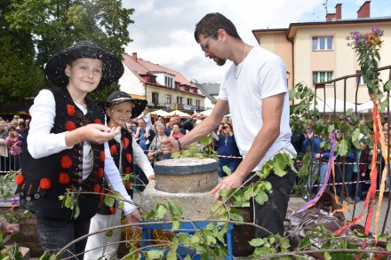 Korowód dożynkowy przeszedł przez Wisłę
