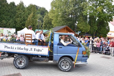 Korowód dożynkowy przeszedł przez Wisłę