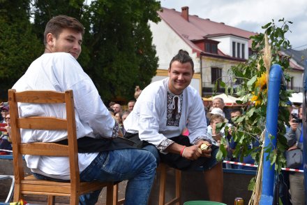 Korowód dożynkowy przeszedł przez Wisłę