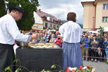 Korowód dożynkowy przeszedł przez Wisłę