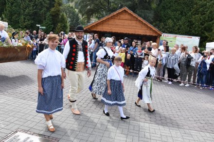 Korowód dożynkowy przeszedł przez Wisłę