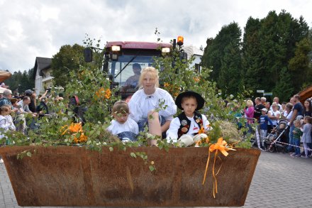 Korowód dożynkowy przeszedł przez Wisłę