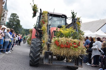 Korowód dożynkowy przeszedł przez Wisłę