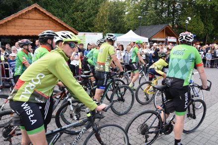 Korowód dożynkowy przeszedł przez Wisłę