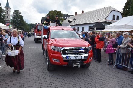 Korowód dożynkowy przeszedł przez Wisłę