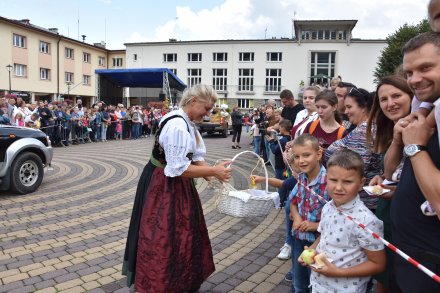 Korowód dożynkowy przeszedł przez Wisłę