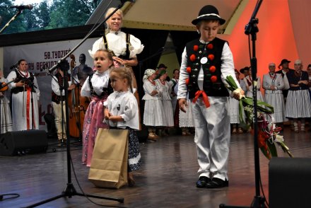 Tydzień Kultury Beskidzkiej - dzień trzeci - prowadzący koncerty na dużej scenie