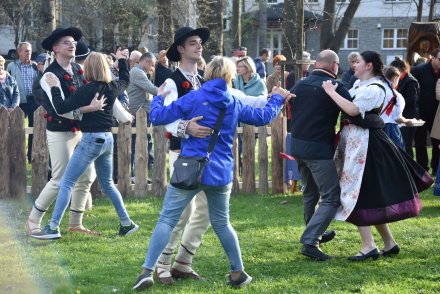 Tradycyjne "stowiani moja" w wykonaniu Zespołu regionalnego "Wisła" z Wisły