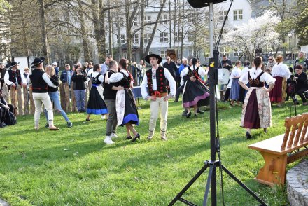 Tradycyjne "stowiani moja" w wykonaniu Zespołu regionalnego "Wisła" z Wisły