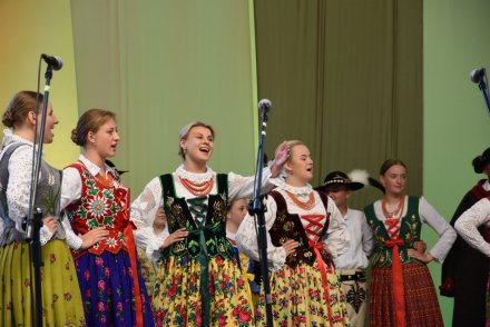 Piąty dzień Tygodnia Kultury Beskidzkiej w Wiśle - występy w wiślańskim amfiteatrze - Zespół Regle z Poronina