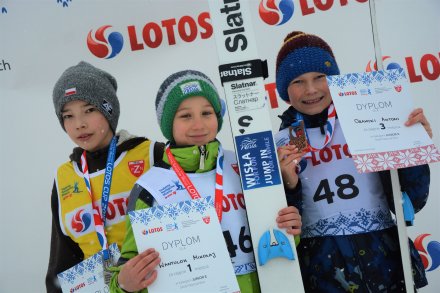 Mikołaj Wantulok na pierwszym stopniu podium LOTOS Cup - fot. PZN