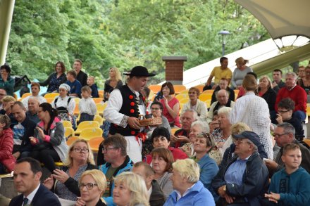 Obrzęd dożynkowy w amfiteatrze