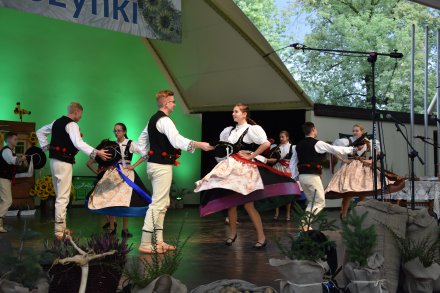 Obrzęd dożynkowy w amfiteatrze