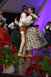 Piąty dzień Tygodnia Kultury Beskidzkiej w Wiśle - występy w wiślańskim amfiteatrze - Zespół Zbyrcok ze Słopnic