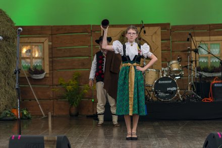 Wiślańskie Dożynki - rozpoczęcie uroczystości w Amfiteatrze - Stanisław Cieślar i Lena Pustówka