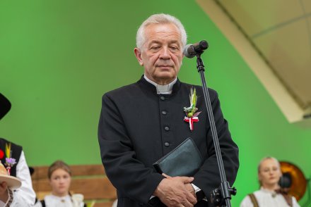 Wiślańskie Dożynki - uroczystości w amfiteatrze - Ksiądz Radca Proboszcz Parafii Ewangelicko - Augsburskiej Ap. Piotra i Pawłą Waldemar Szajthauer