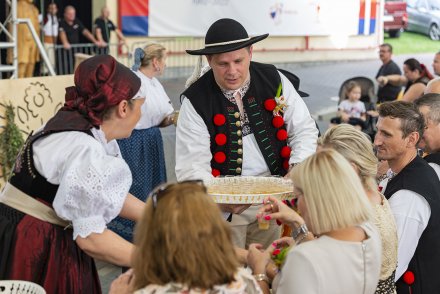 Wiślańskie Dożynki - uroczystości w amfiteatrze - poczęstunek