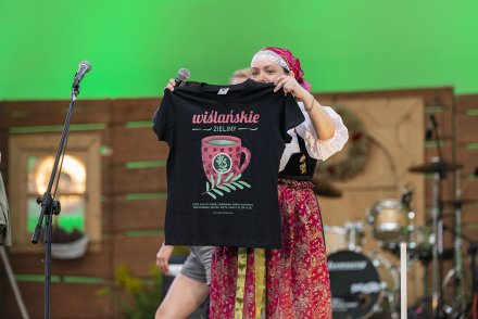Wiślańskie Dożynki - prezentacja koszulek wiślańskich