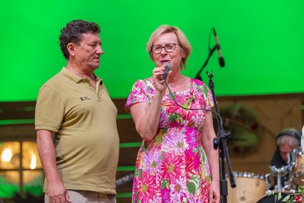 Wiślańskie Dożynki - Pani Europoseł Jadwiga Wiśniewska i Prezes Radia Katowice Piotr Ornowsk