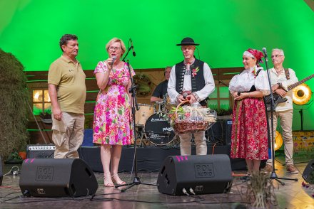 Wiślańskie Dożynki - Pani Europoseł Jadwiga Wiśniewska i Prezes Radia Katowice Piotr Ornowski