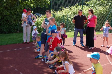 Widownia podczas pokazu psa ratownika fot. InfoBeskidy.eu/Paweł Brągiel