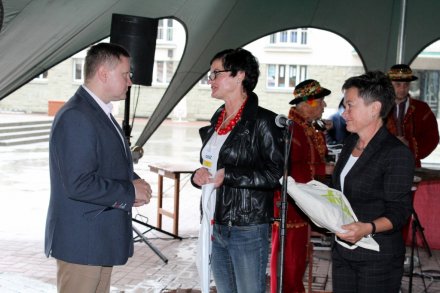 Podziękowania dla dyrektora Bogdana Kasperka