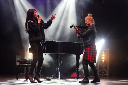 Fragment koncertu Sylwii Grzeszczak z zespołem