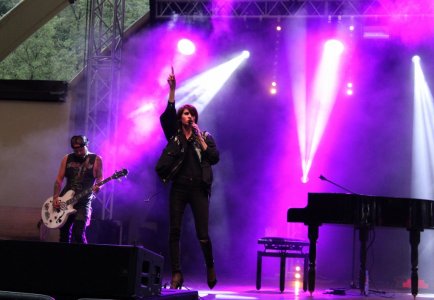 Fragment koncertu Sylwii Grzeszczak z zespołem