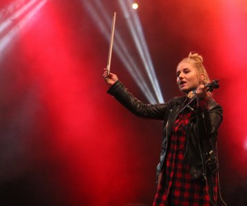 Fragment koncertu Sylwii Grzeszczak z zespołem