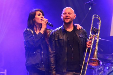 Fragment koncertu Sylwii Grzeszczak z zespołem