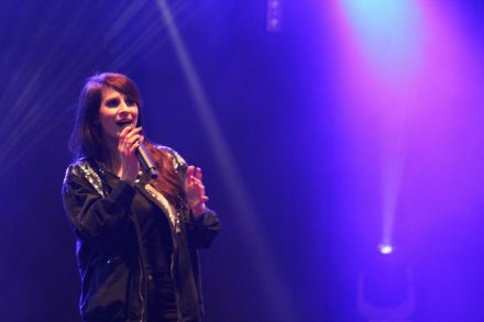 Fragment koncertu Sylwii Grzeszczak z zespołem