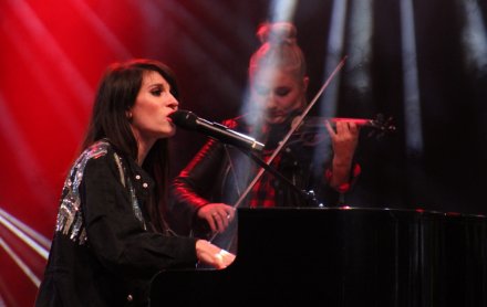 Fragment koncertu Sylwii Grzeszczak z zespołem