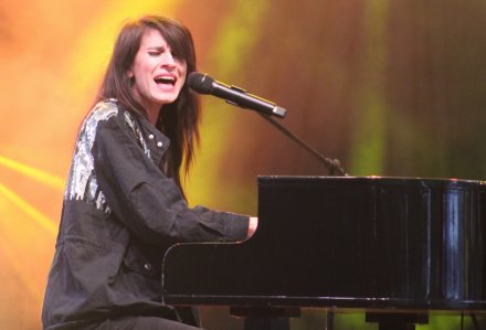 Fragment koncertu Sylwii Grzeszczak z zespołem