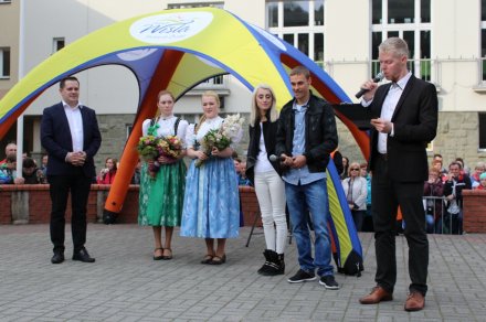 Ceremonia odsłonięcia tablicy na placu Hoffa