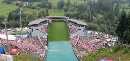 Kibice na skoczni w Malince