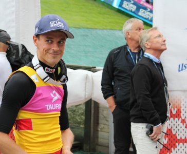 Piotr Żyła, w tle Walter Hofer