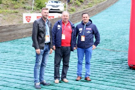 Grzegorz Kotowicz, Andrzej Wąsowicz i Tomasz Bujok wręczali puchary i nagrody