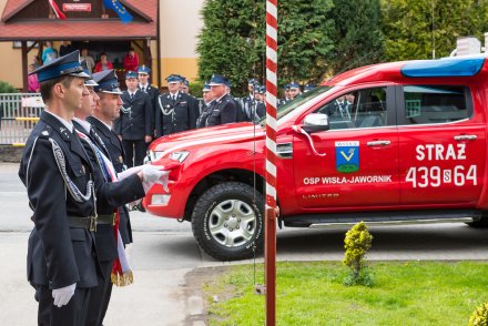 Poczet flagowy w czasie wciągania flagi państwowej na maszt