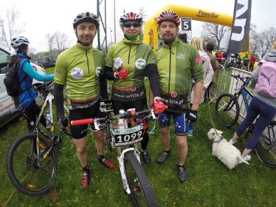 Członkowie Wiślańskiego Koła Cyklistów "Góral" na zawodach w Rybniku