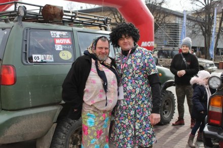 Załogi na starcie na placu Hoffa