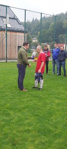 Drużyna na II miejscu odbiera puchar