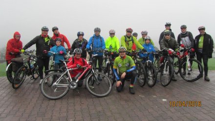 Grupowe zdjęcie uczestników wycieczki