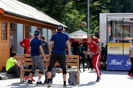 Rozgrzewka przed zawodami polskich skoczków - Fot. Alicja Kosman/PZN